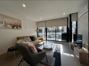 New Oakleigh Stylish 2B2B Townhouse With Beautiful View 03, Oakleigh